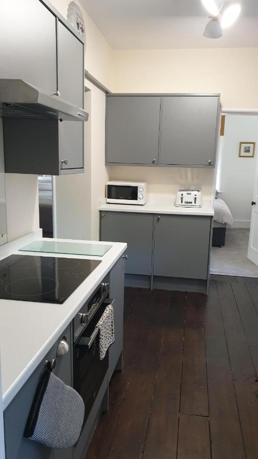 Beautiful Garden Apartment In Leafy St Leonards 5 Mins To Beach Bagian luar foto