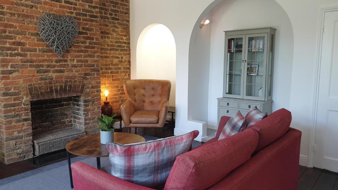 Beautiful Garden Apartment In Leafy St Leonards 5 Mins To Beach Bagian luar foto